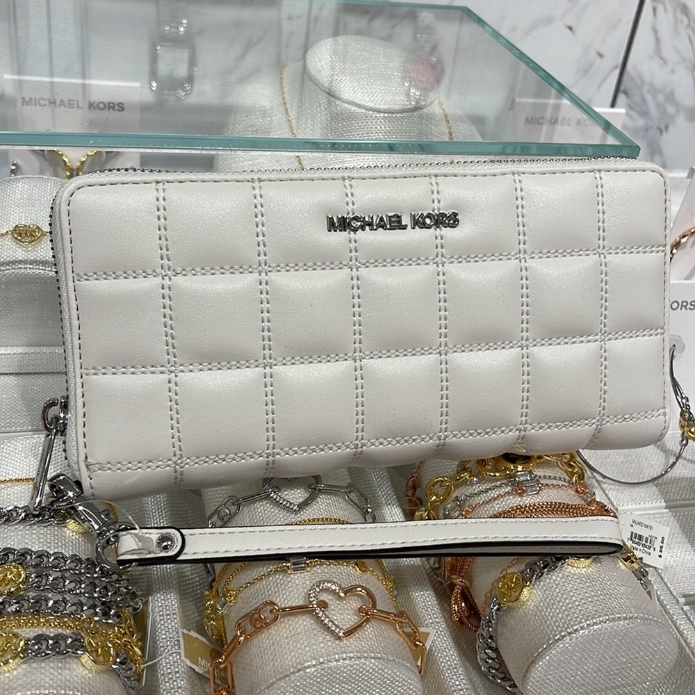 MICHAEL KORS
Continental Wristlet Phone Case Wallet
Optic White
NWT - Picture 12 of 16